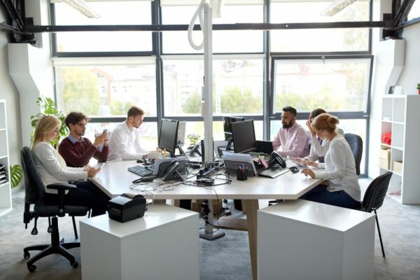 team-with-smartphones-computers-working-office